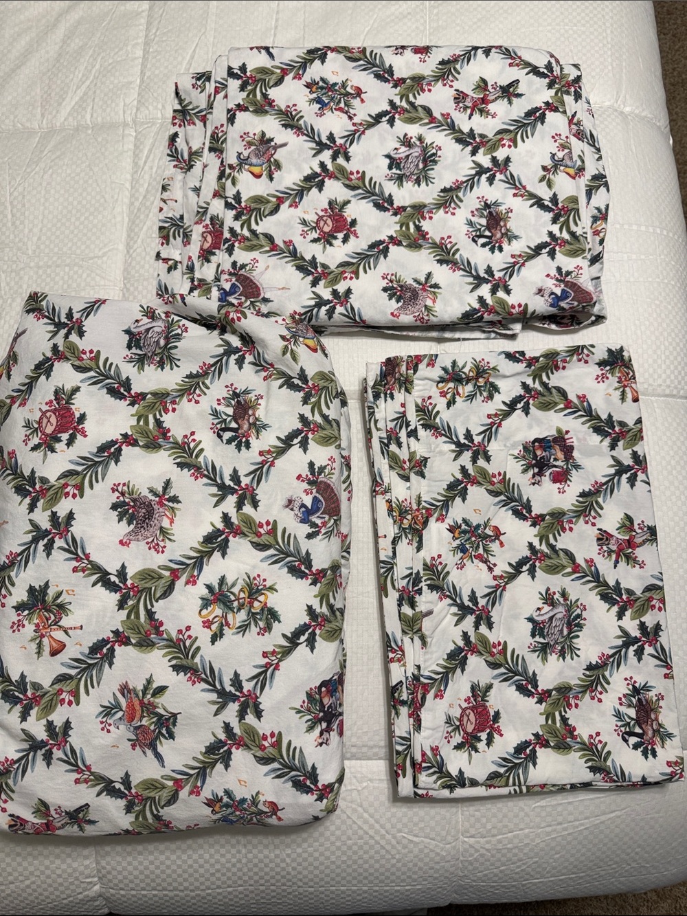 Pottery Barn 12 Days of Christmas White Floral Wreath Pattern Bedding Set Queen